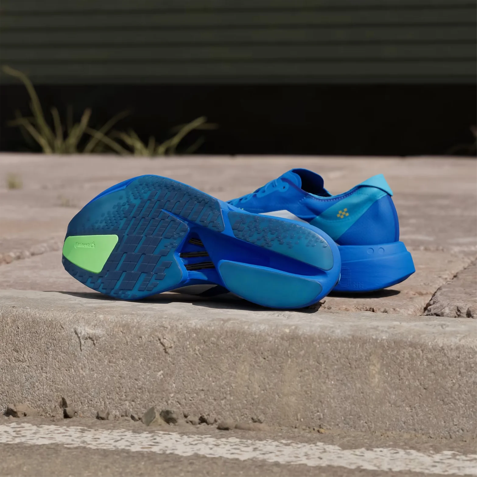 Men's Adizero Adios Pro 4 Running Shoes Blue / Cloud White / Lime Burst - Image 4