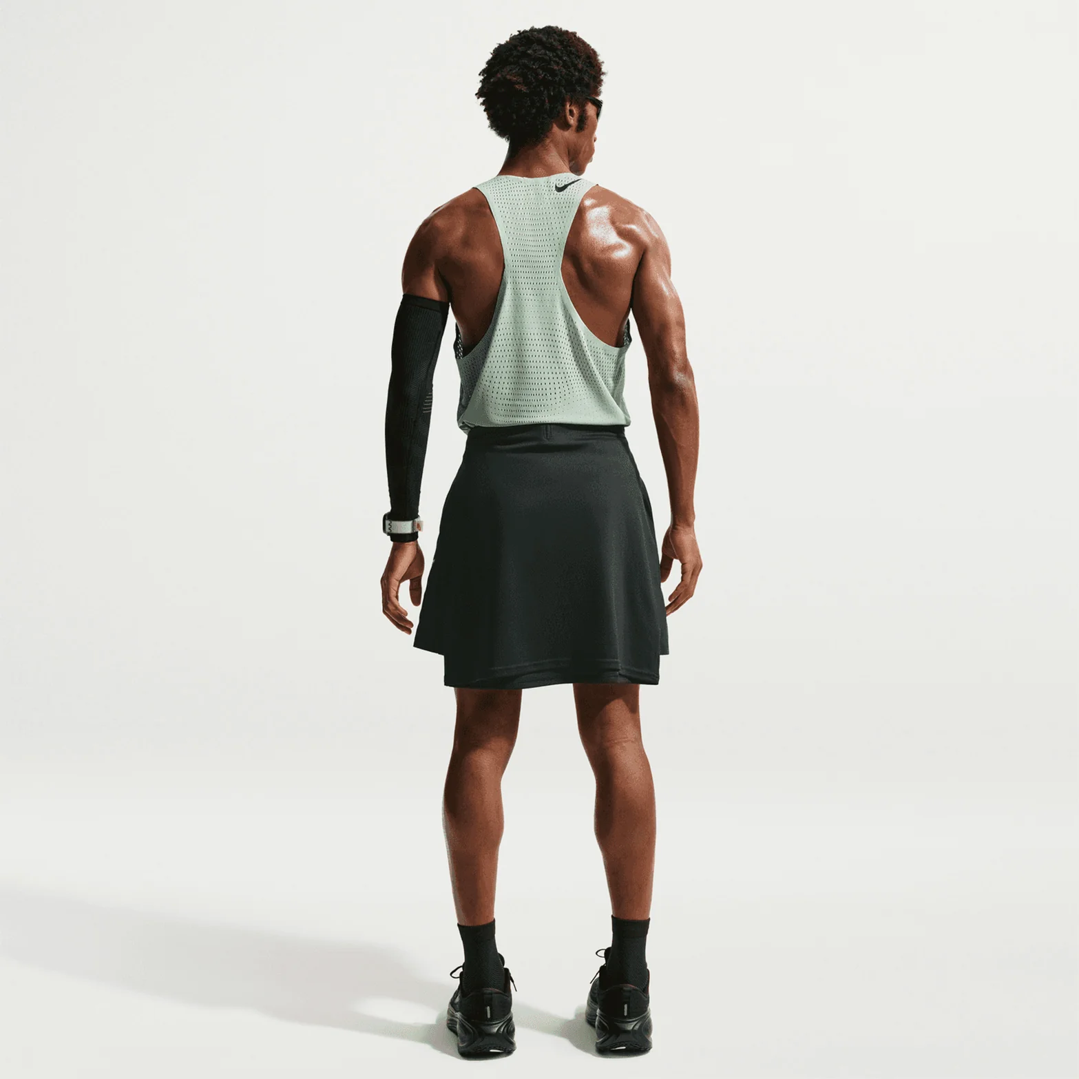 Men's Dri-FIT AeroSwift ADV Running Vest Steam / Black - Image 4